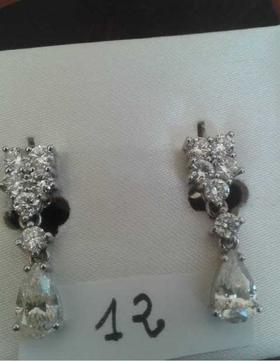 PENDIENTES ORO BLANCO LARGOS CON 12 BRILLANTES DE 1,8 CTS TOTAL Y 2 PERILLAS  DE 2,58 CTS TOTAL. CIERRE TUERCA A PRESION Y 4,6 GRS. APROX. Nº FOTO 12                                                                                                                                                                                                                                             en Valladolid