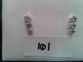 PENDIENTES DE ORO BLANCO CON 3 BRILLANTES EN CHATÓN DE 0.55CTS                APROXIMADAMENTE. FOTO 101                                                                                                                                                                                                                                                                                           en Valladolid