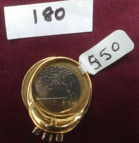 LOTE COMPUESTO POR SORTIJA Y ANILLO: - SORTIJA ORO AMARILLO FRENTE BANDAS     CON ESMERALDA Y 2 BRILLANTES 3.2GR - ANILLO CRUZADO CON BRILLANTE Y 2        ESMERALDAS CON CHISPITAS, LE FALTA UNA CHISPITA. FOTOS 180 Y 181                                                                                                                                                                       en Valladolid