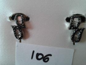 PENDIENTES DE ORO BLANCO CIERRE OMEGA MOTIVO DE HOJAS ENCONTRADAS CON         BRILLANTES NEGROS Y BAGUETTES 0.52CTS. FOTO 106                                                                                                                                                                                                                                                                     en Valladolid