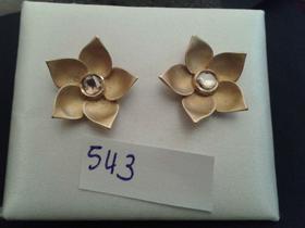 PENDIENTES CORTOS MODELO FLOR DE ORO AMARILLO CON PIEDRA ROSA 0.30 CT Y       CIERRE A PRESIÓN FOTO 543                                                                                                                                                                                                                                                                                           en Valladolid